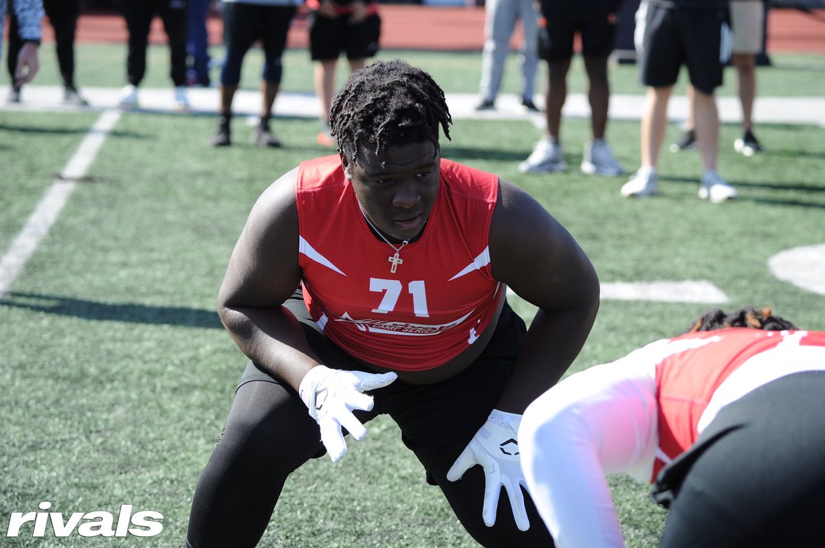 Signature: Nathaniel-Julien Blanc (’26, DL) avec&nbsp;Marshall