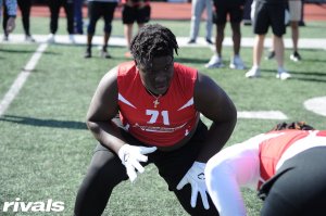 Signature: Nathaniel-Julien Blanc (’26, DL) avec&nbsp;Marshall