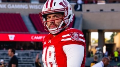 Andrew Goodman : le long snapper montréalais qui a fait le tour de l’Amérique pour atteindre les Badgers